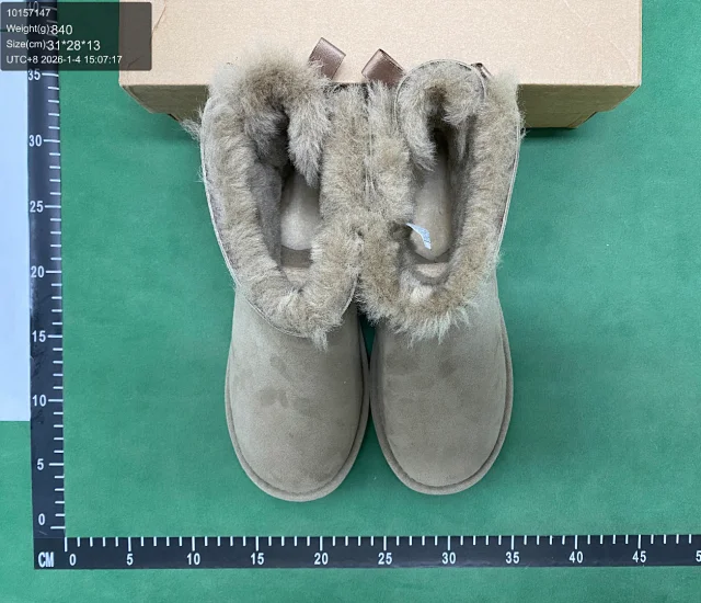 UGG Boots Fur-Lined Rear Bow product detail image 1