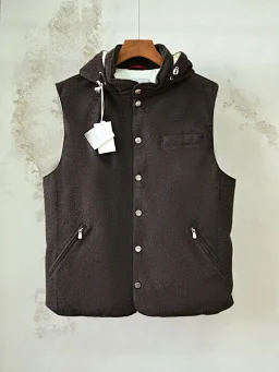 thumbnail for Cashmere hooded Gilet pre-sale model! Requires about 15 to 20 days! No returns or exchanges unless it's a quality issue!