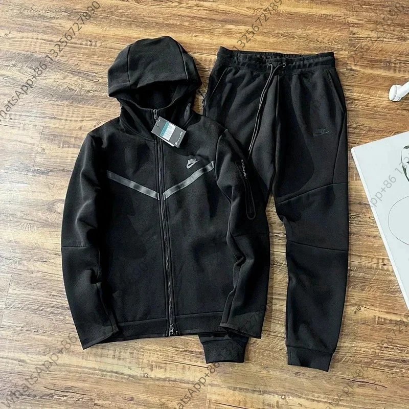 Nike - Pure Black