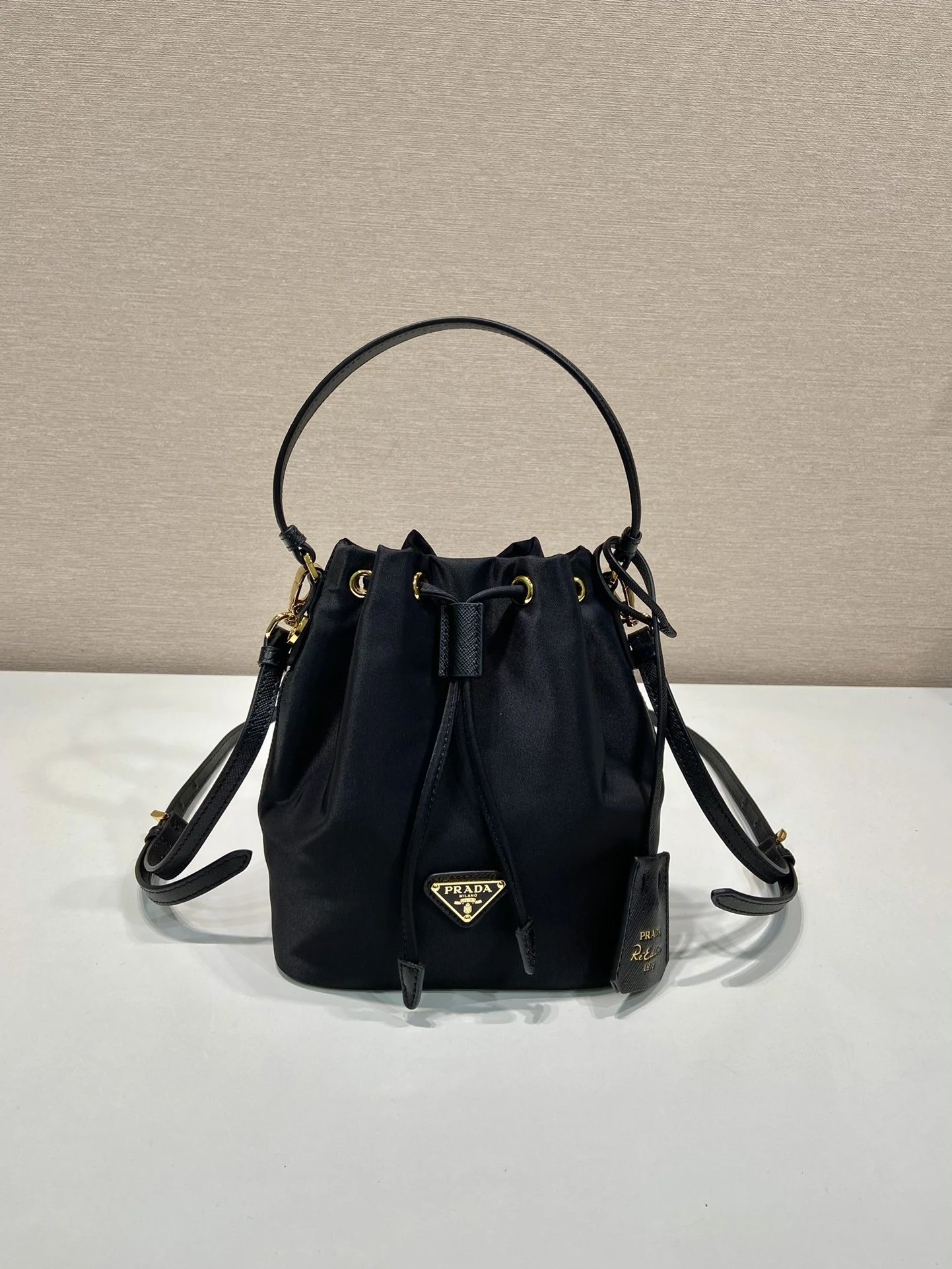 Prada Bags P家 新款水桶包 升级版 进口尼龙 金色五金 可调节牛皮长肩带 容量大包 轻便实用