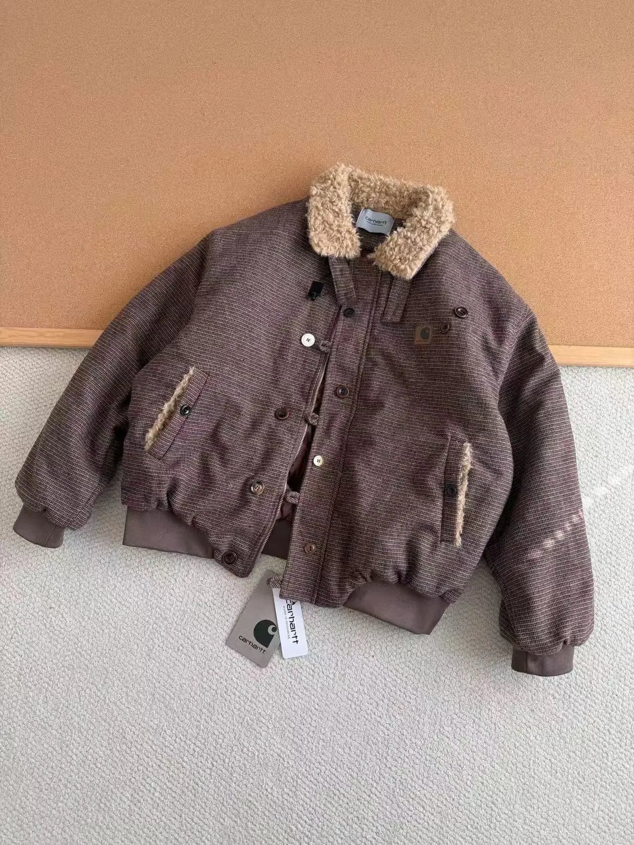 Carhartt Classic Hooded Worker Jacket photo 6