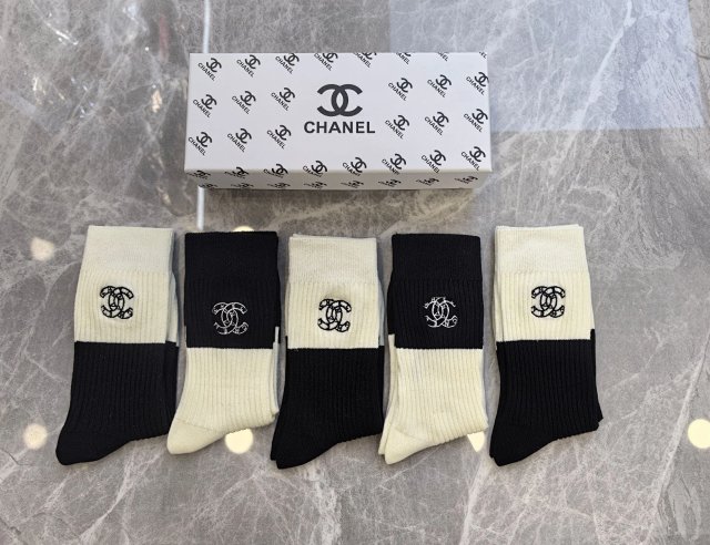 Chanel Chanel Black White Logo Cotton Mid-Calf Socks - Buy on Kakobuysheetfind