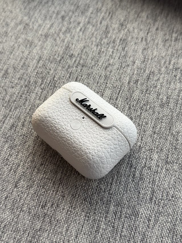 Marshall Marshall White Leather Wireless Earbuds Vintage Design - Buy on Mulebuy Sheets