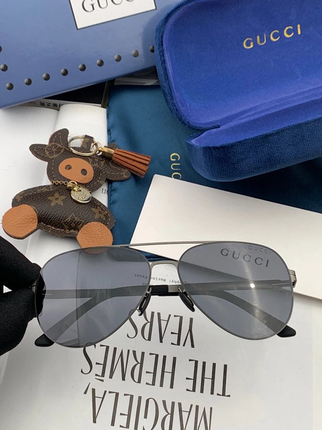 Gucci Gucci Classic Silver Gray Aviator Polarized Sunglasses - Buy on Kakobuysheetfind