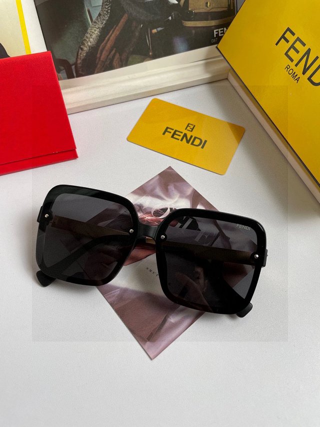 Fendi Fendi Black Square UV Protection Sunglasses - Buy on Kakobuysheetfind