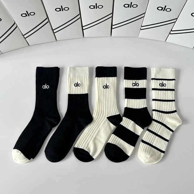 Alo Alo Black White Contrast Cotton Crew Sports Socks - Buy on Kakobuysheetfind