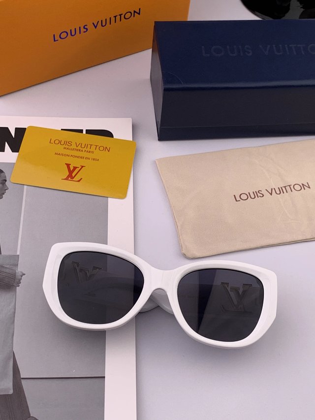 Louis Vuitton Louis Vuitton White Oversized Unisex Resin Sunglasses - Buy on Kakobuysheetfind