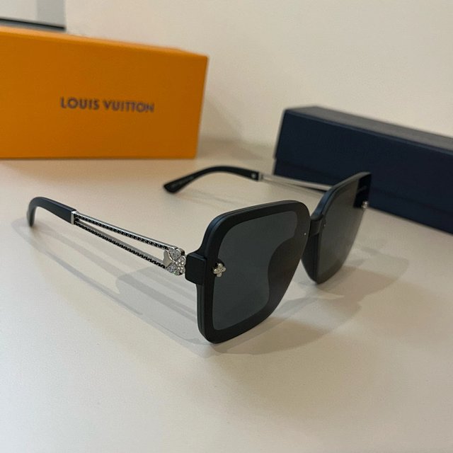 Louis Vuitton Louis Vuitton Black Square Metal Sunglasses - Buy on Kakobuysheetfind