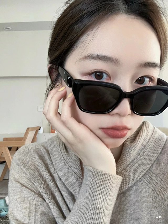 Maison Margiela Maison Margiela Black Geometric Acetate Sunglasses - Buy on Kakobuysheetfind