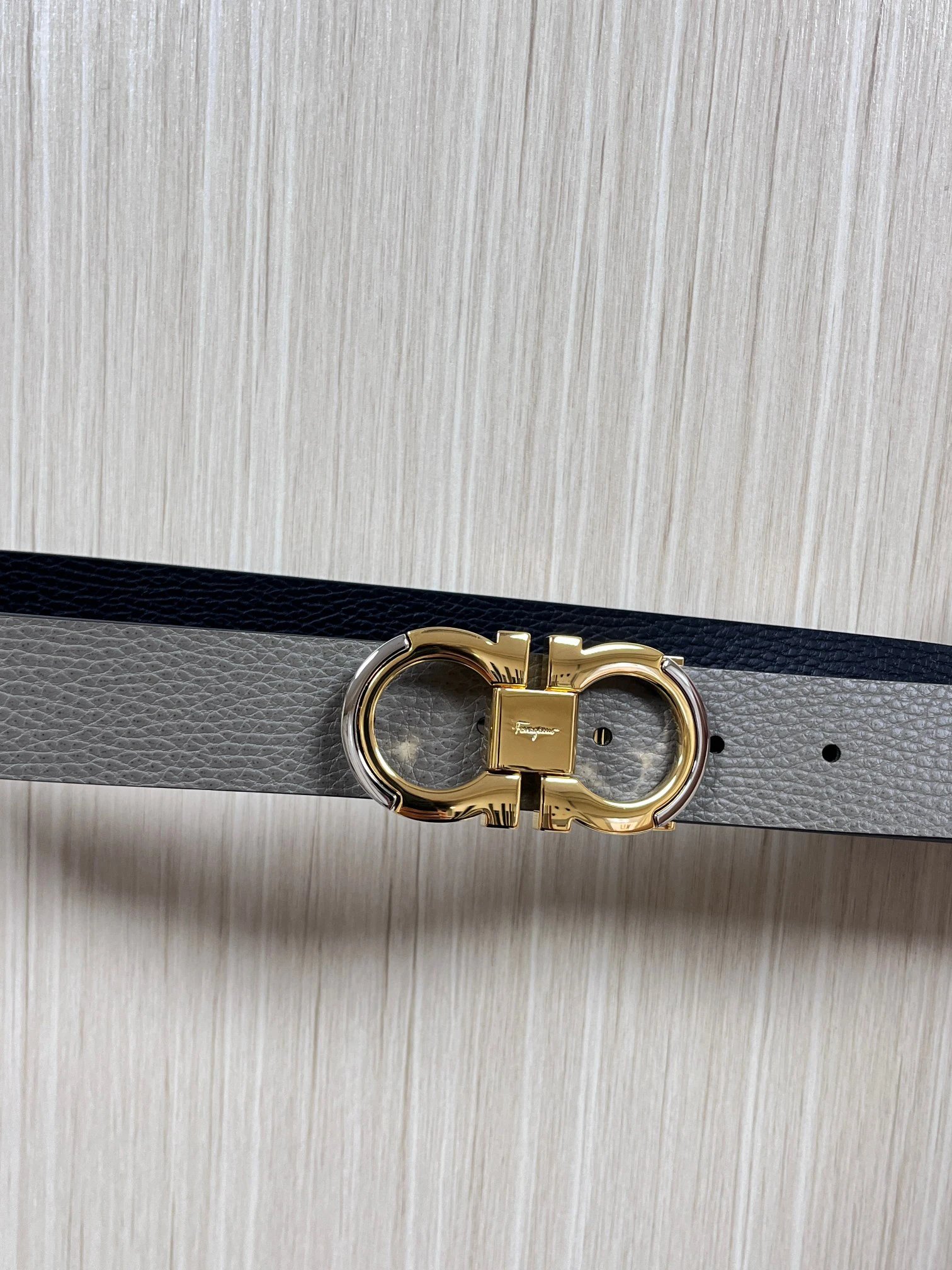 Salvatore Ferragamo Ferragamo Gancini Gray Black Reversible Leather Belt - Buy on Mulebuy Sheets