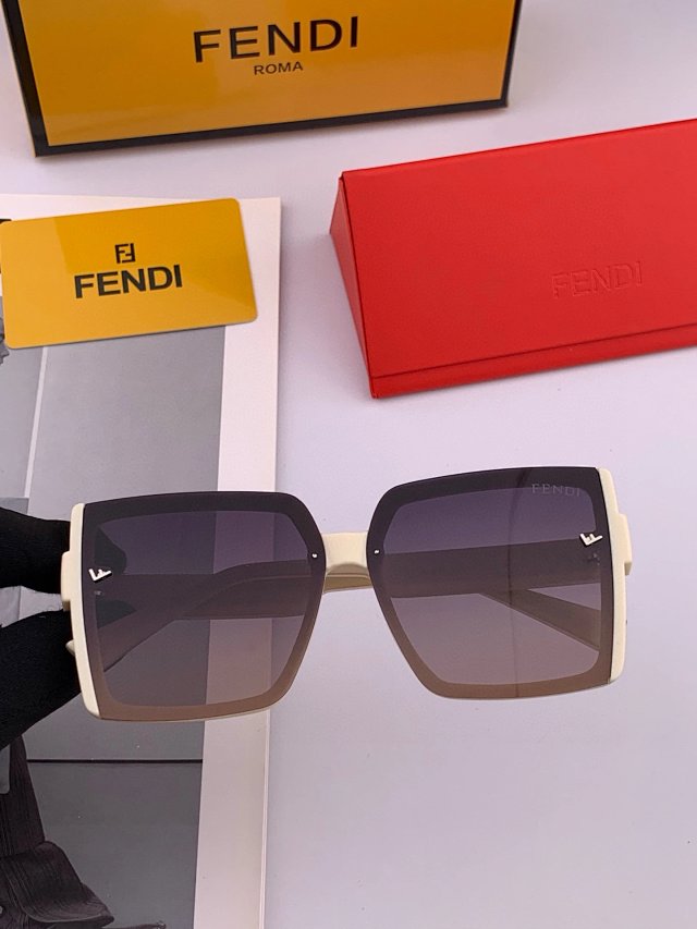 Fendi Fendi Square Beige Gradient Unisex Retro Sunglasses - Buy on Kakobuysheetfind