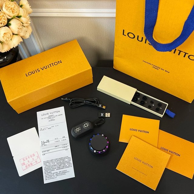 Louis Vuitton Louis Vuitton Horizon Light Up Black Smart Ring - Buy on Kakobuysheetfind