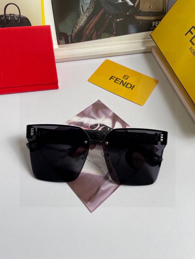 Fendi Fendi Black Square Sunglasses Unisex UV Protection - Buy on Kakobuysheetfind