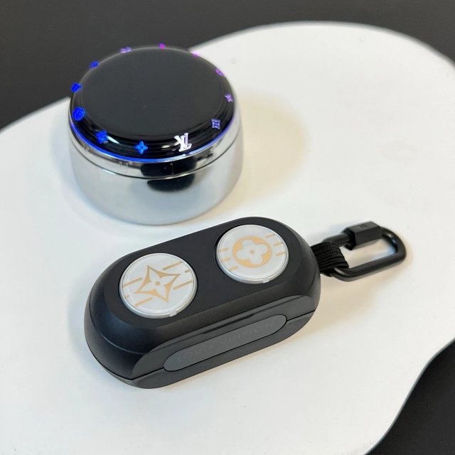 Louis Vuitton Louis Vuitton Black Silver Smart Bluetooth Speaker - Buy on Kakobuysheetfind