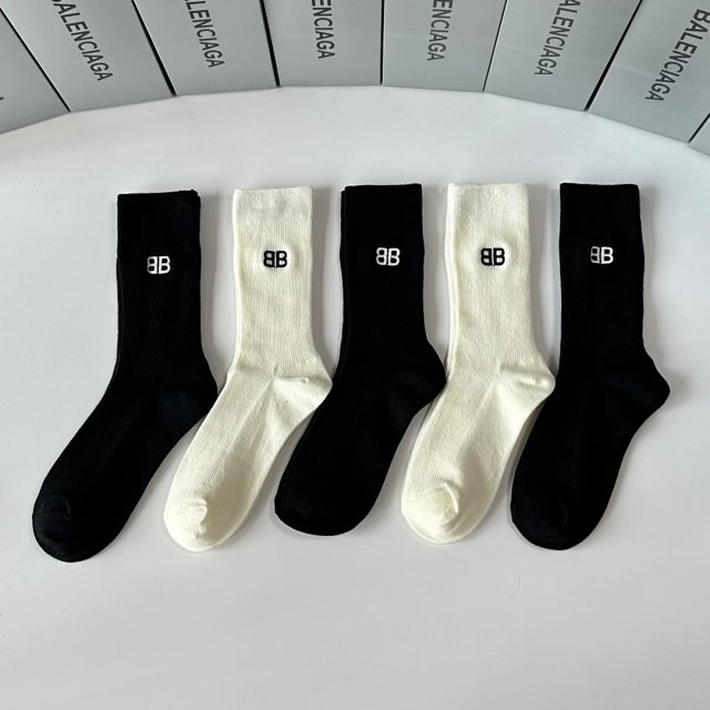 Balenciaga Balenciaga Black White Logo Mid-Calf Cotton Socks Unisex - Buy on Kakobuysheetfind