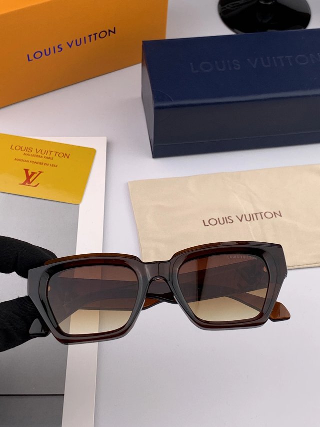 Louis Vuitton Louis Vuitton Monogram Brown Square UV Sunglasses - Buy on Kakobuysheetfind