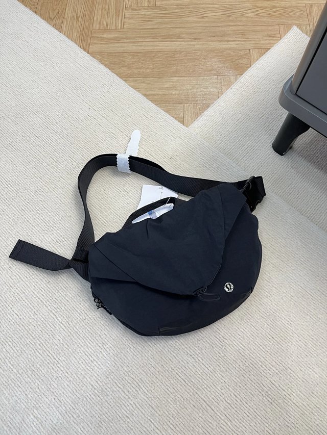 lululemon Lululemon Black Water-Resistant Nylon Crossbody Bag - Buy on Kakobuysheetfind