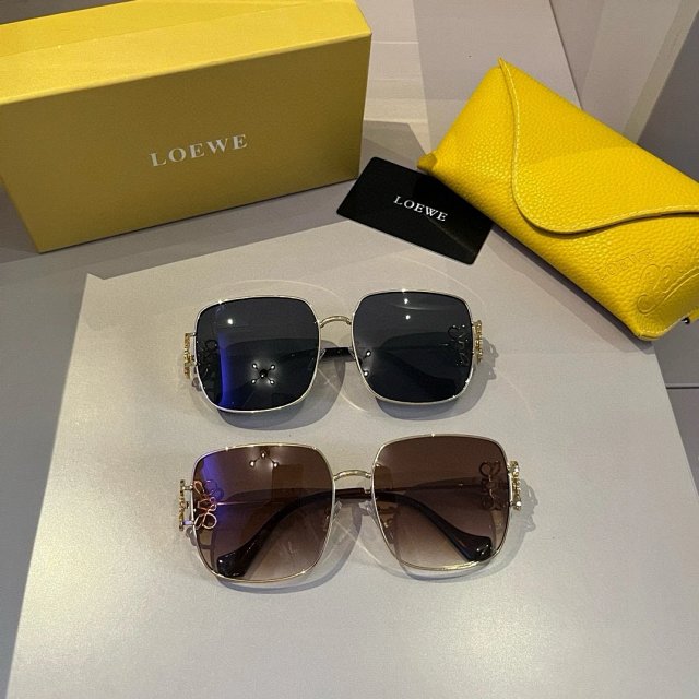 Loewe Loewe Gold Square Gradient Unisex Luxury Sunglasses - Buy on Kakobuysheetfind