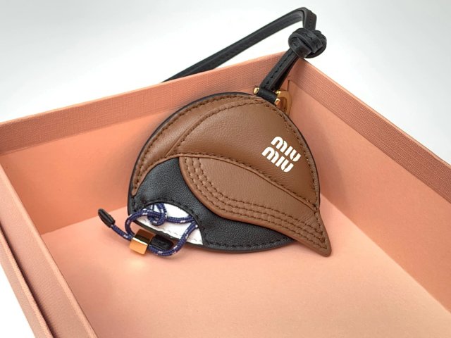 Miu Miu Miu Miu Brown Black Leather Unisex Key Case - Buy on Kakobuysheetfind