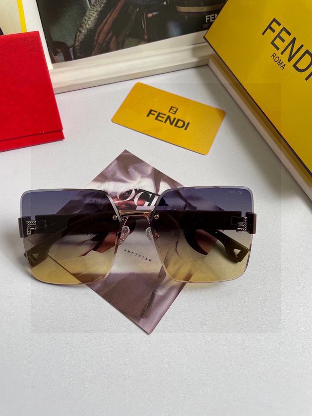 Fendi Fendi Gradient Purple Gold Square Sunglasses - Buy on Mulebuy Sheets