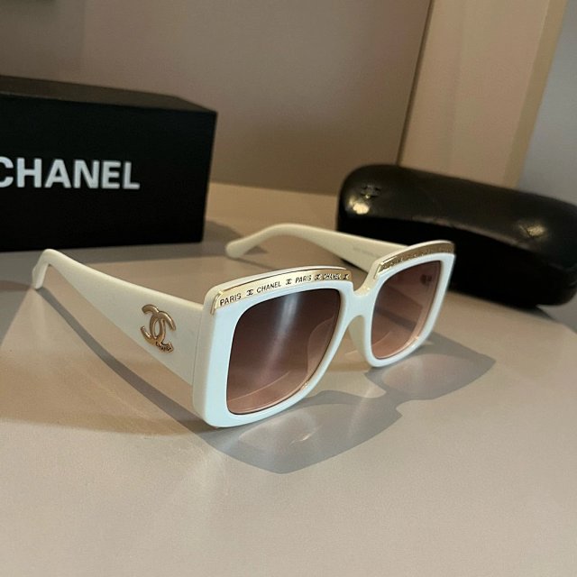 Louis Vuitton CHANEL White Oversized Retro Sunglasses Gold Logo Rose Lens - Buy on Kakobuysheetfind