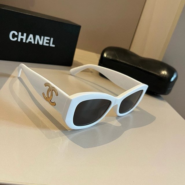 Chanel Chanel White Wide Frame Sunglasses Gold Logo Unisex - Buy on Kakobuysheetfind
