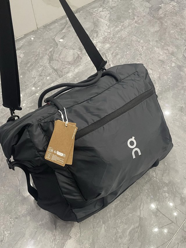 On Running On Running Black Waterproof Nylon Travel Sports Bag - Buy on Kakobuysheetfind