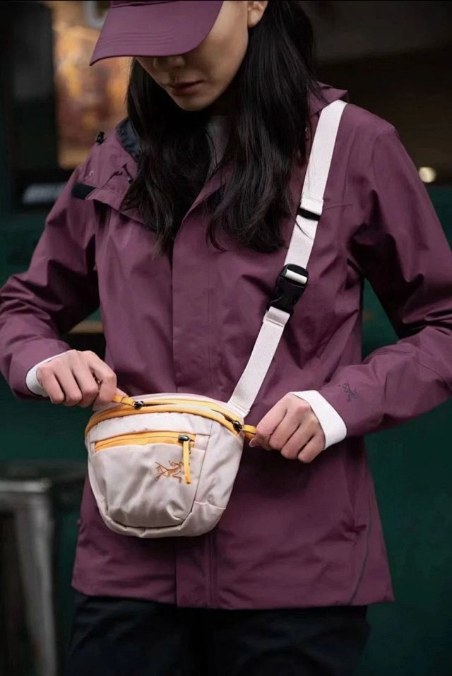 Arc Teryx Arc'teryx Lago Cream Waterproof Nylon Crossbody Bag - Buy on Kakobuysheetfind