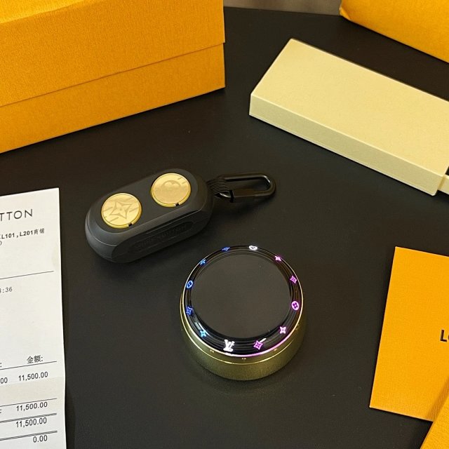 Louis Vuitton Louis Vuitton Horizon Gold Bluetooth Speaker - Buy on Kakobuysheetfind