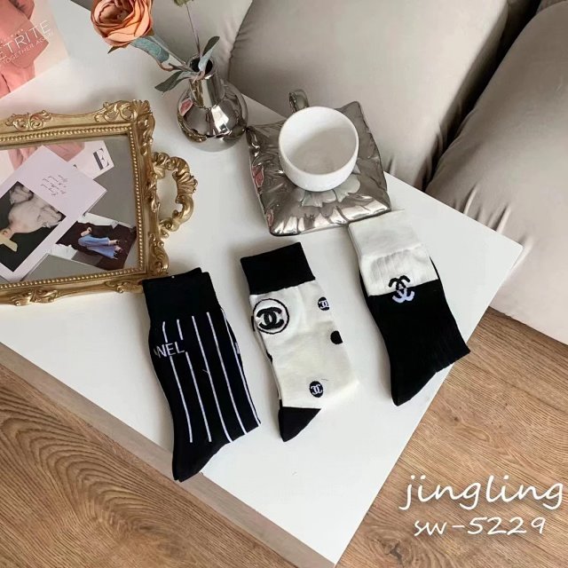 Chanel Chanel Black White Cotton Mid-Calf Logo Socks - Buy on Kakobuysheetfind