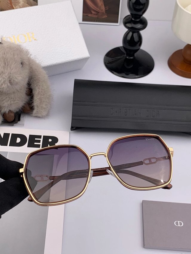 Dior Dior Gold Square Gradient Purple Lens Sunglasses - Buy on Kakobuysheetfind