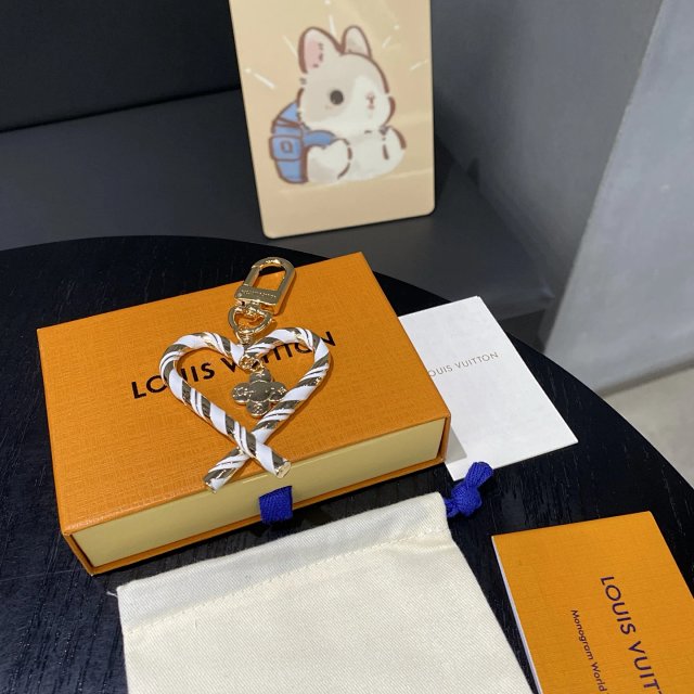 Louis Vuitton Louis Vuitton Silver Gold Heart Monogram Keychain Accessory - Buy on Kakobuysheetfind