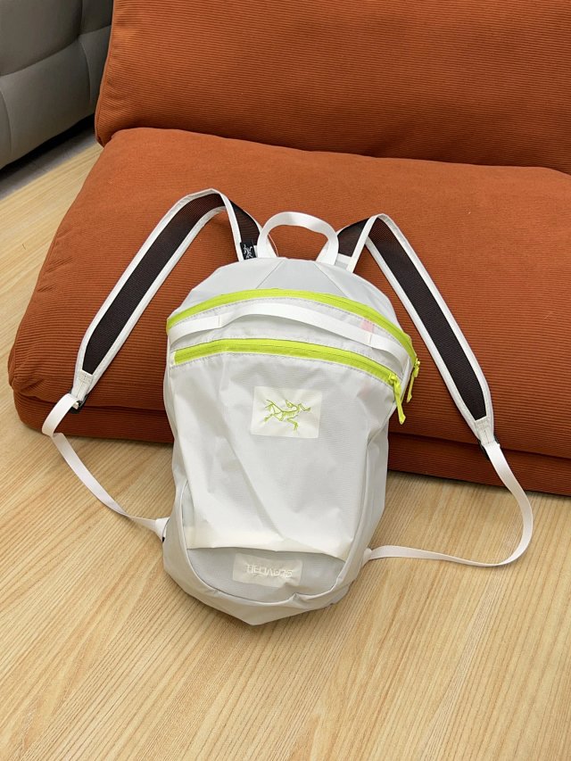 Arc teryx Arc'teryx White Waterproof Nylon Backpack for Travel - Buy on Kakobuysheetfind
