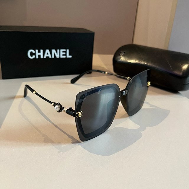 Chanel Chanel Black Square Pearl Logo Sunglasses - Buy on Kakobuysheetfind