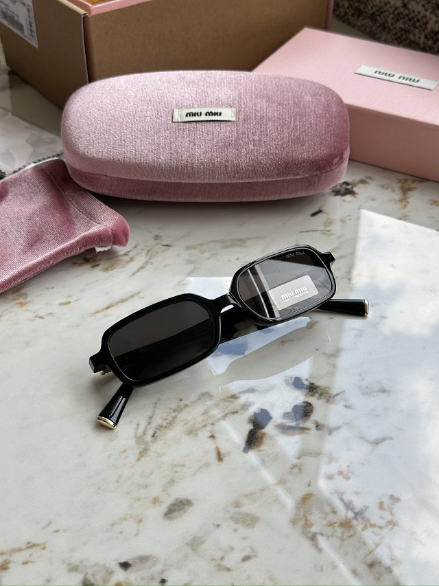 Miu Miu Miu Miu Black Rectangular Acetate Retro Sunglasses - Buy on Kakobuysheetfind