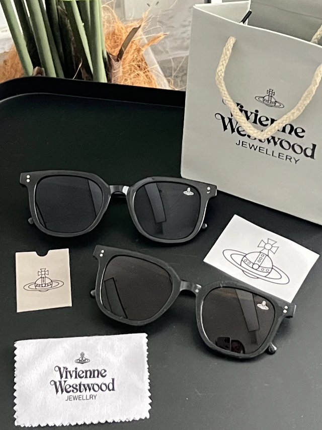 Vivienne Westwood Vivienne Westwood Black Square Punk Sunglasses - Buy on Kakobuysheetfind