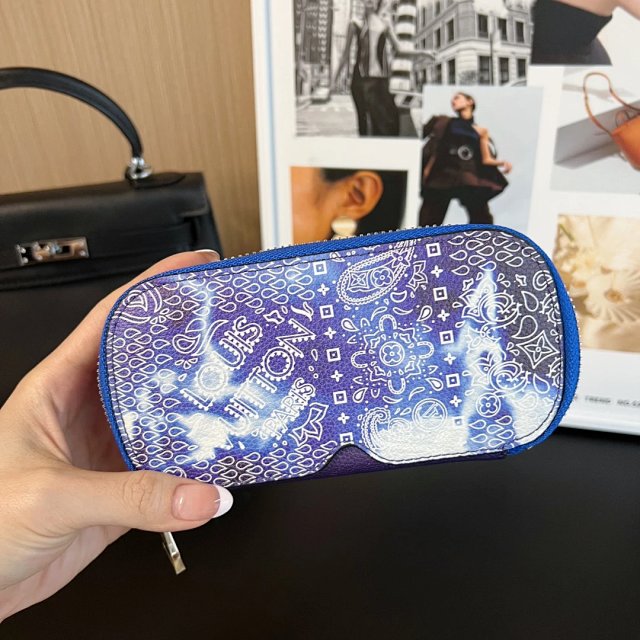 Louis Vuitton Louis Vuitton Monogram Blue Purple Bandana Sunglasses Case - Buy on Kakobuysheetfind