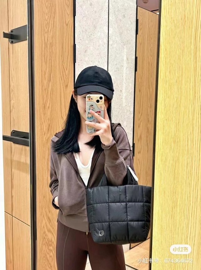 lululemon Lululemon Quilted Black Nylon Tote Bag - Buy on Kakobuysheetfind