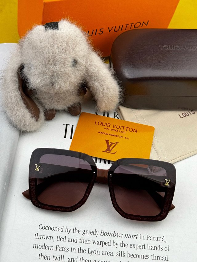 Louis Vuitton Louis Vuitton Classic Brown Square Sunglasses - Buy on Kakobuysheetfind