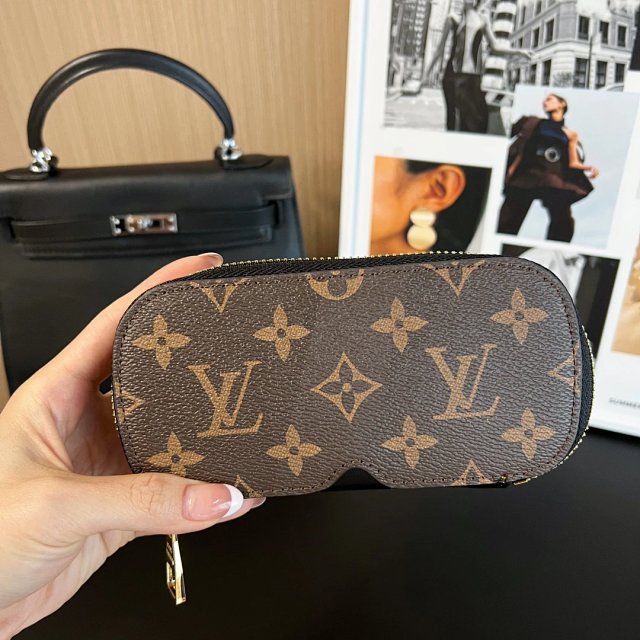 Louis Vuitton Louis Vuitton Monogram Leather Eyeglass Case Brown - Buy on Kakobuysheetfind