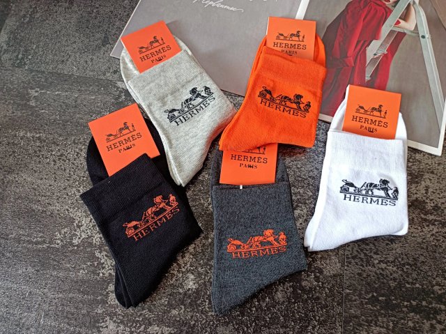 Hermes Hermes Carriage Logo Cotton Mid Calf Unisex Socks - Buy on Kakobuysheetfind
