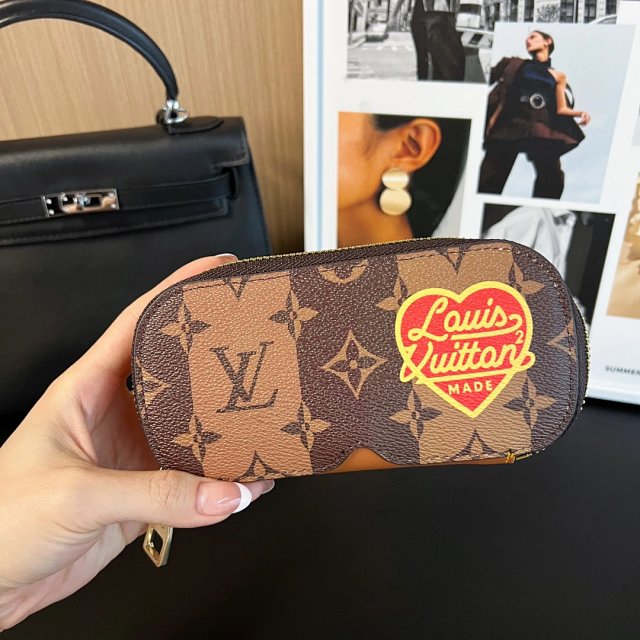 Louis Vuitton Louis Vuitton Monogram Brown Leather Heart Glasses Case - Buy on Kakobuysheetfind