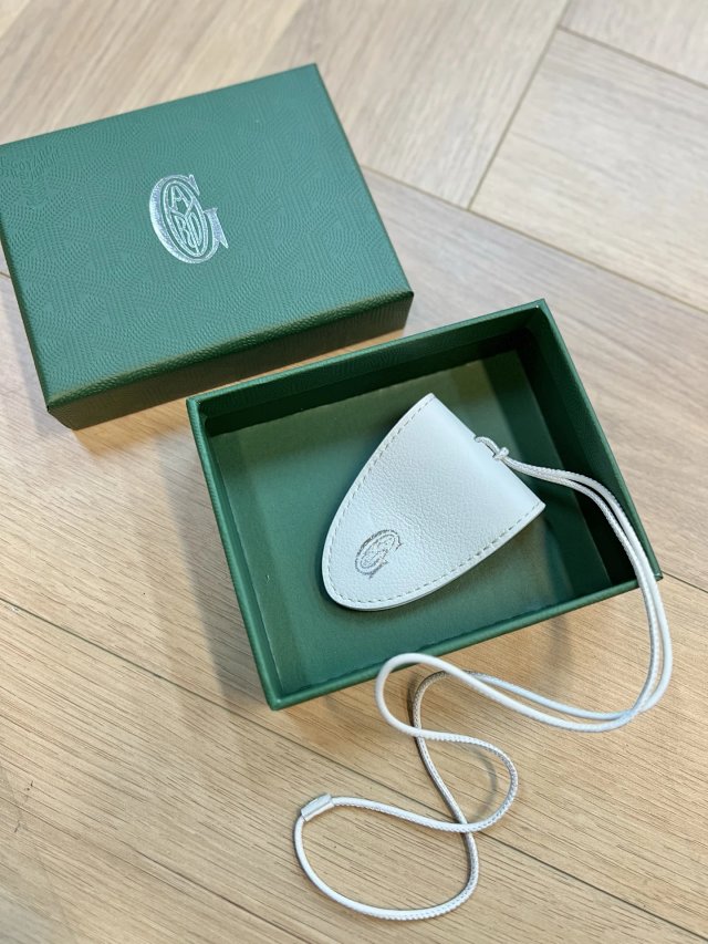 Goyard Goyard White Calfskin Leather Key Holder Strap - Buy on Kakobuysheetfind