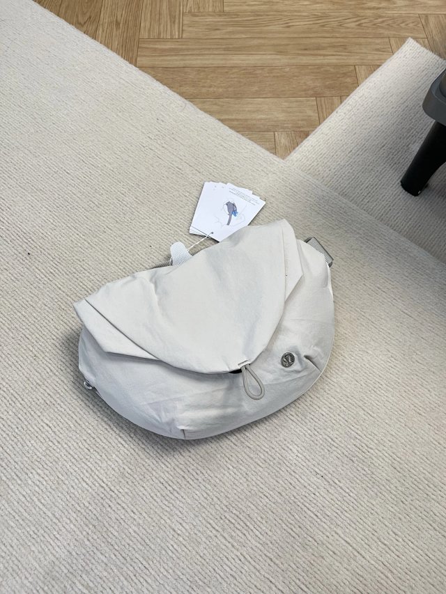 lululemon Lululemon Light Gray Nylon Crossbody Bag Unisex - Buy on Kakobuysheetfind