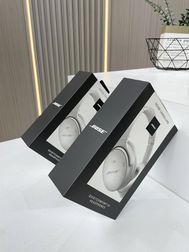 Bose Bose QuietComfort 45 White Wireless Noise Cancelling Headphones - Buy on Mulebuy Sheets