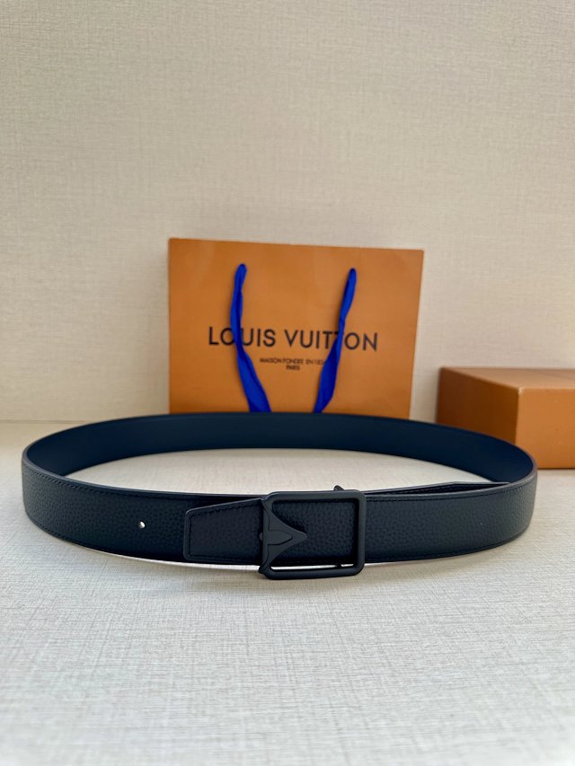 Louis Vuitton Black Leather LV Buckle Belt