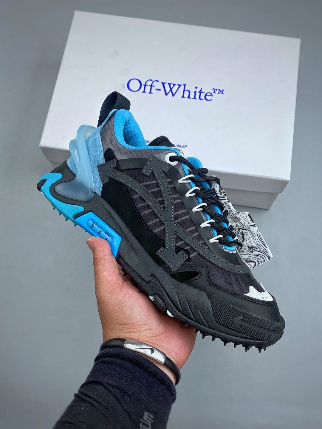 Off-White C/O VirGil Abloh 新款情侣款跑鞋