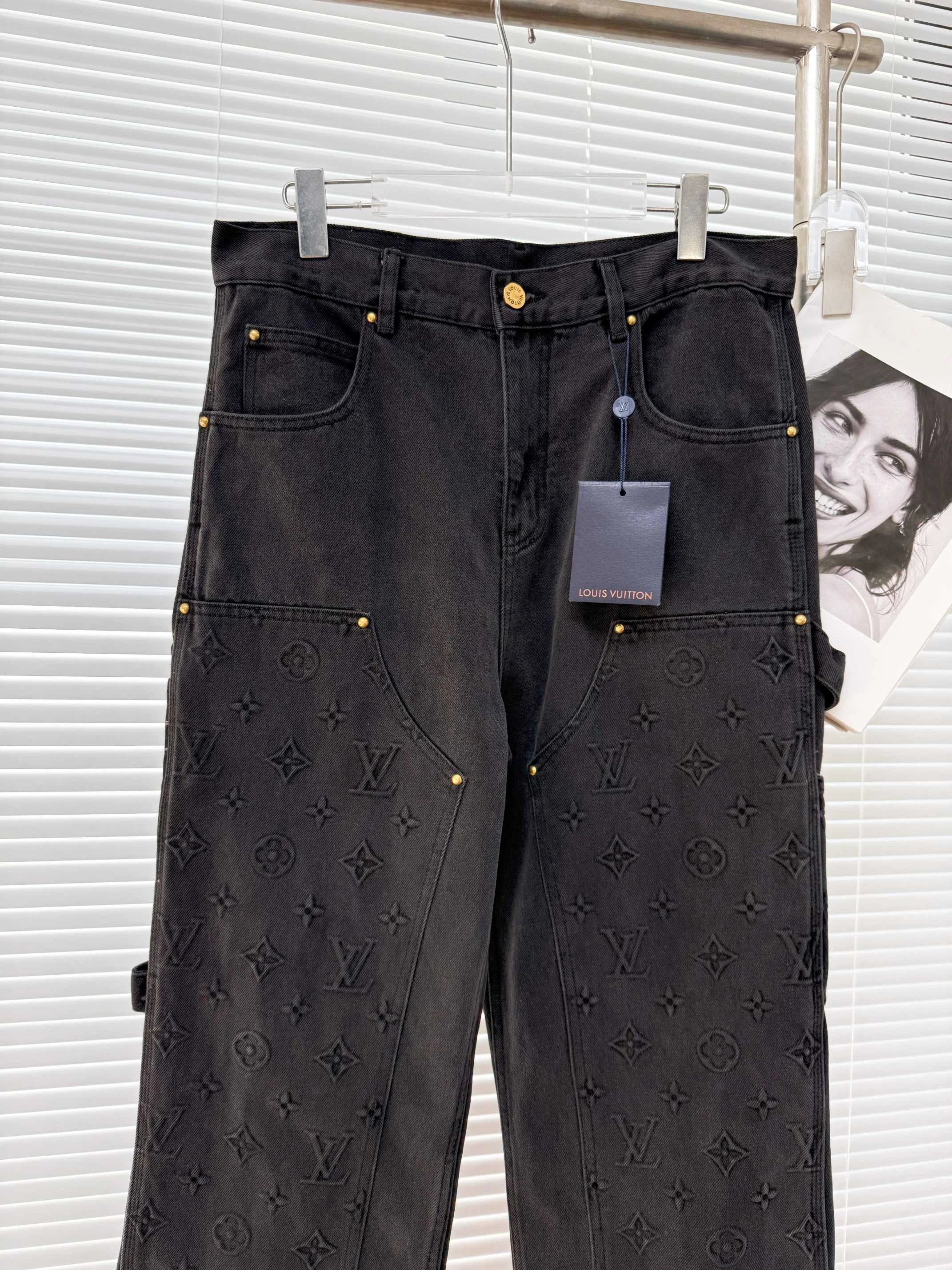 Loose Fit Jeans photo 4