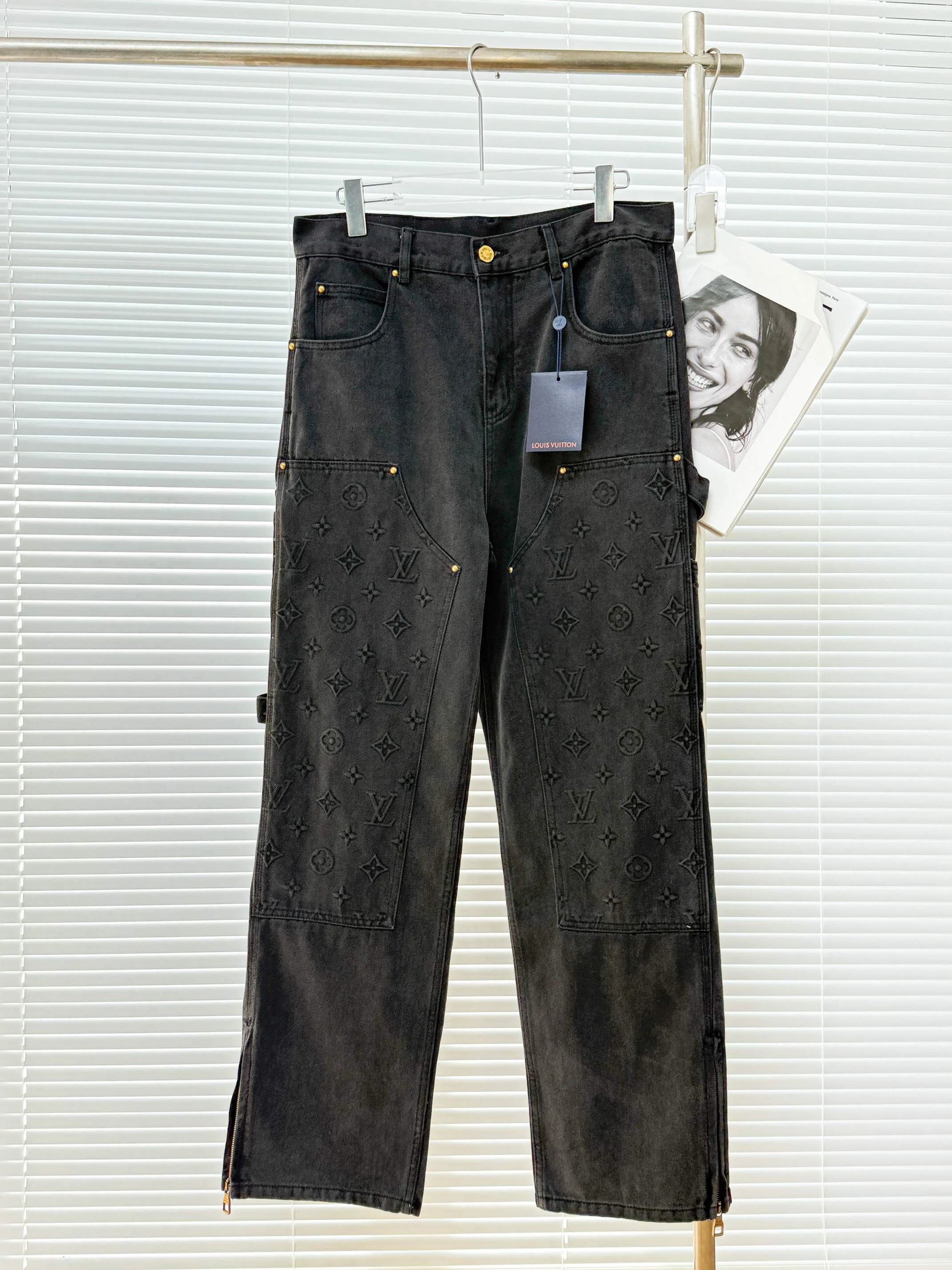 Loose Fit Jeans