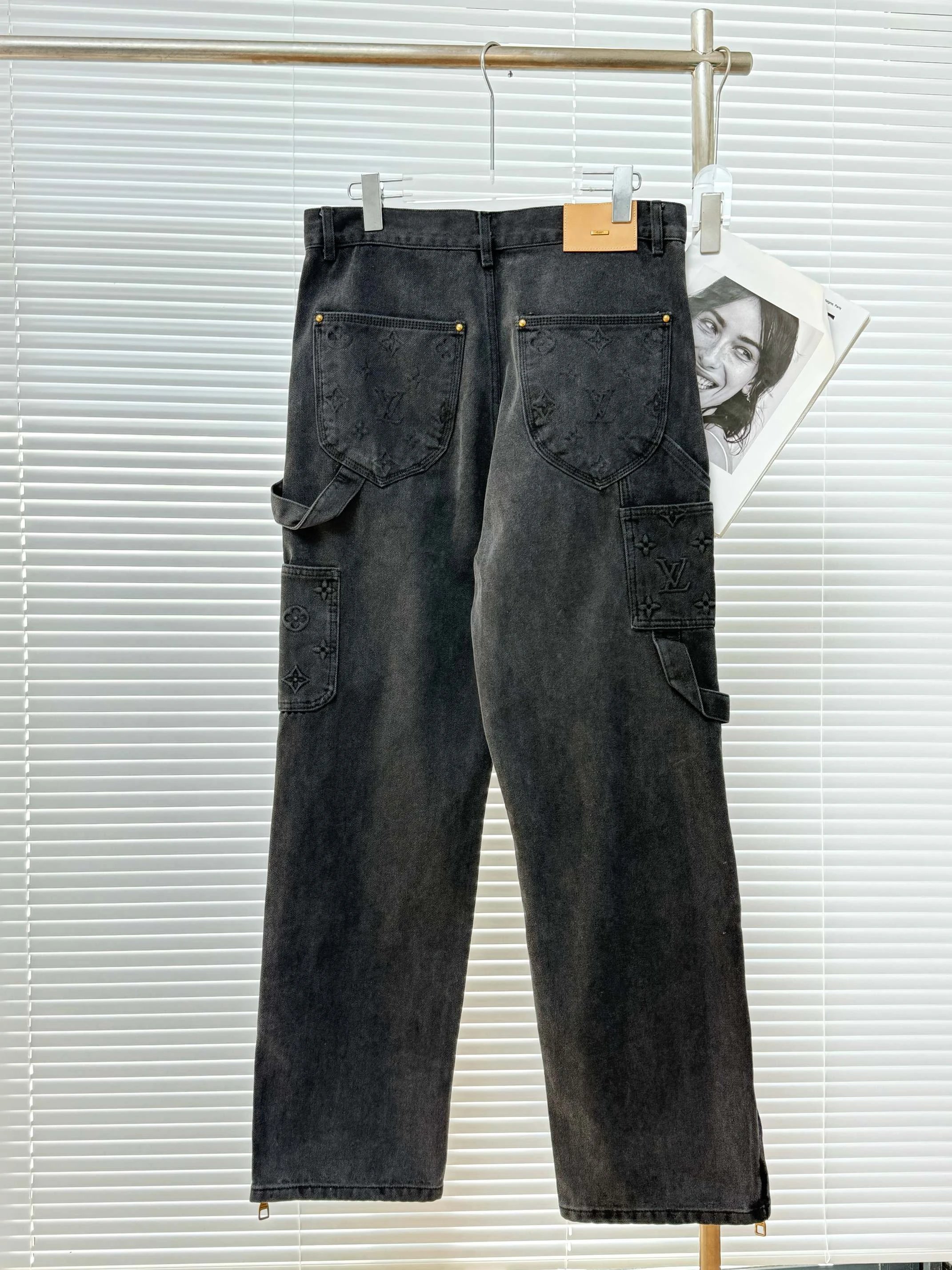 Loose Fit Jeans photo 3